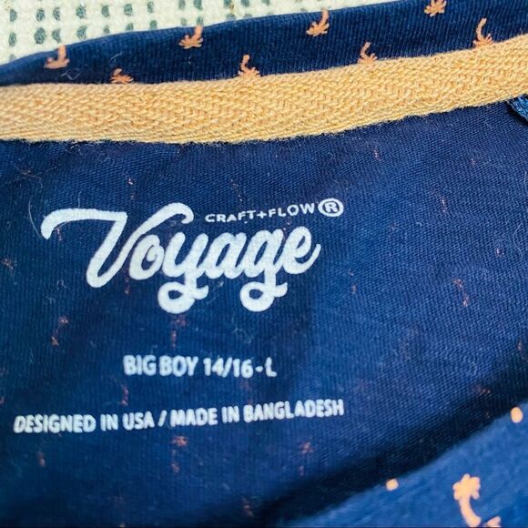 Craft and Flow navy with pink flamingo print pocket tee size large - Picture 3 of 4